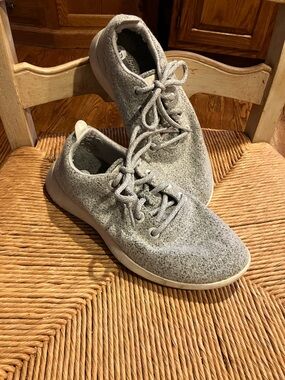 Allbirds women’s size 9 merino wool runners grey gray sneakers